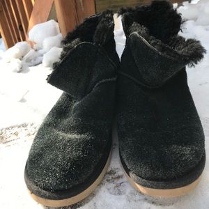 SOLD Ugg Koolaburra short black boot